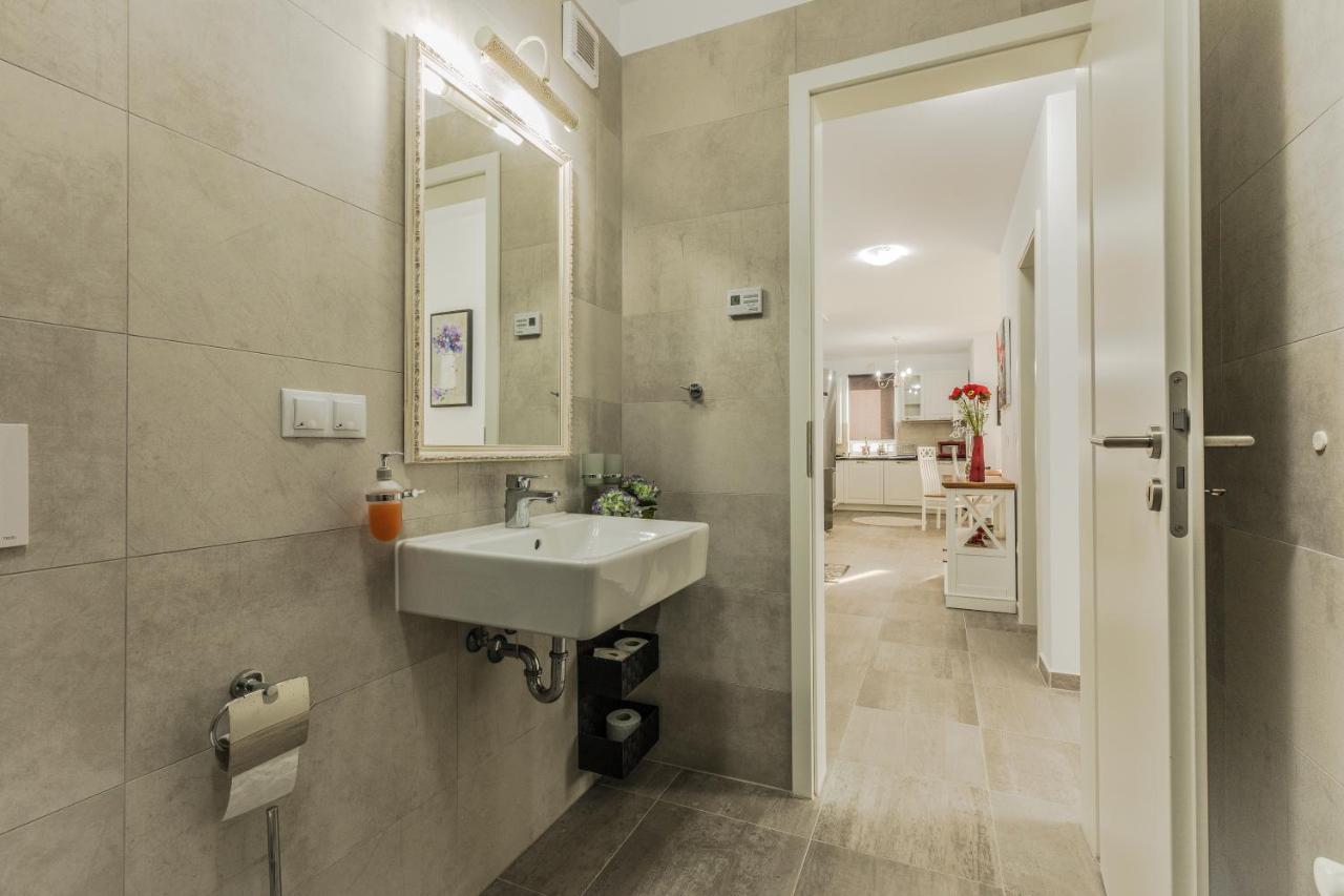 Elegant Sophia's Apartment *